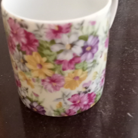 Teacups - Picture 5 of 16